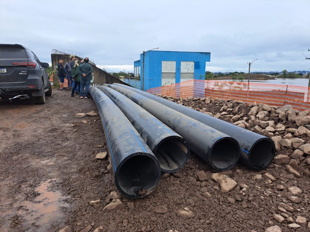 canos bomba submersível Novo Hamburgo enchente maio 2024 foto pmnh