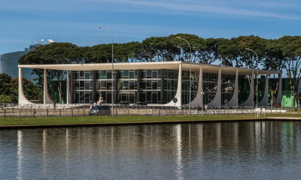 STF fixa 40g como limite entre usuário e bandido palácio do STF Brasília