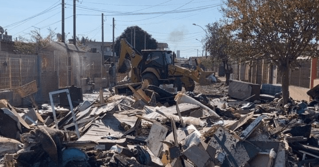 Previsão de chuva no fim de semana deixa cidades da região em alerta São Leopoldo entulhos rua enchente maio 2024 Foto PMSL 1