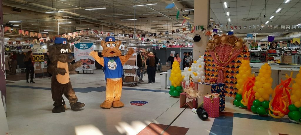 “Lambeijo” e “mordida do amor”: abrigo promove festa junina divertida Foto: Monique Marcolin/PMSL