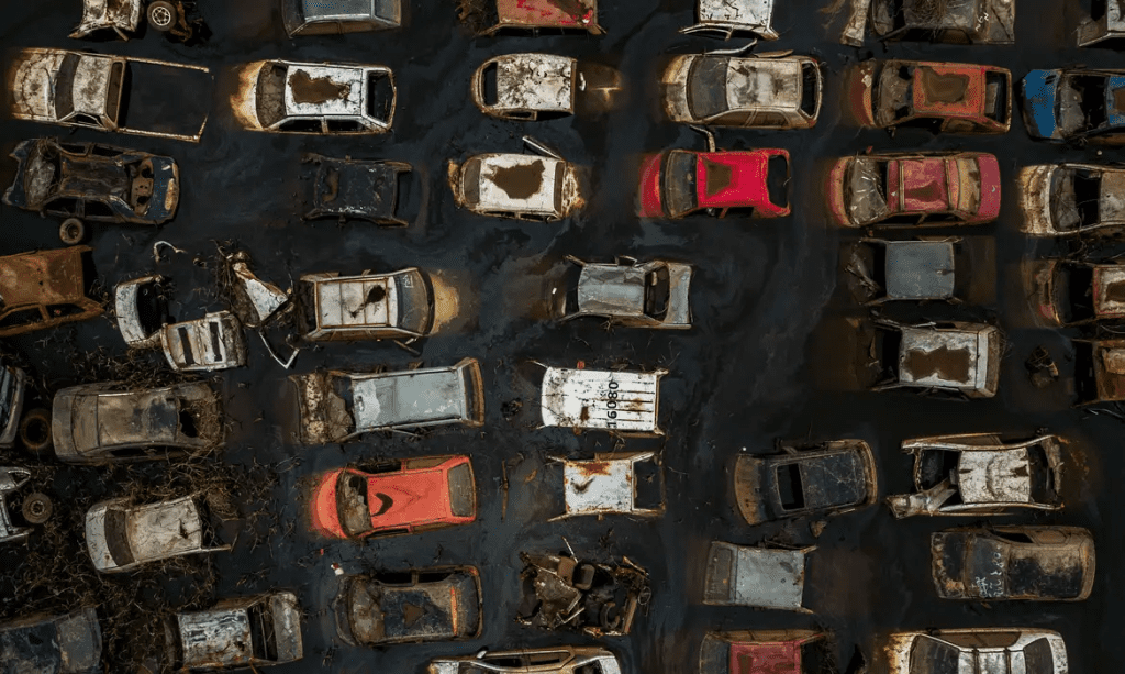 Indústria, varejo e atacado mudam cenário econômico pós-enchente carros destruídos perda total RS enchentes maio 2024 foto Agência Brasil