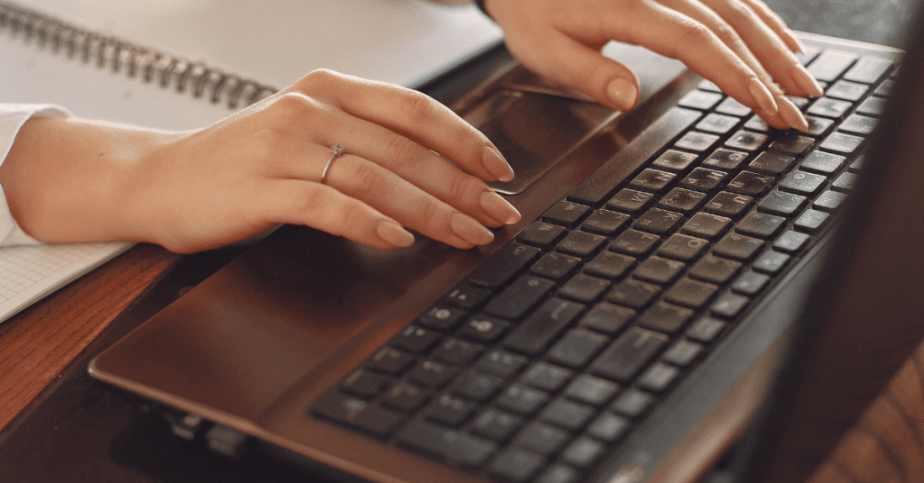 Sebrae RS cooperará para desburocratização e empreendedorismo computador notebook trabalho empreendedor foto canva divulgação