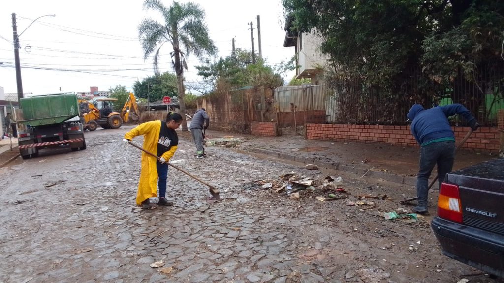entulhos recolhidos São Leopoldo enchente maio 2024 foto pmsl 1