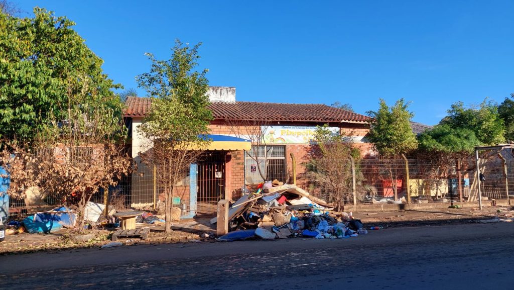 entulhos rua São Leopoldo enchente maio 2024 foto Elizabeth Renz Acist SL