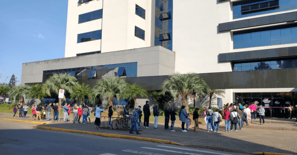 Prefeitura retoma atendimento presencial após um mês fechada por causa da enchente Retomada de atendimentos presenciais São Leopoldo Prefeitura