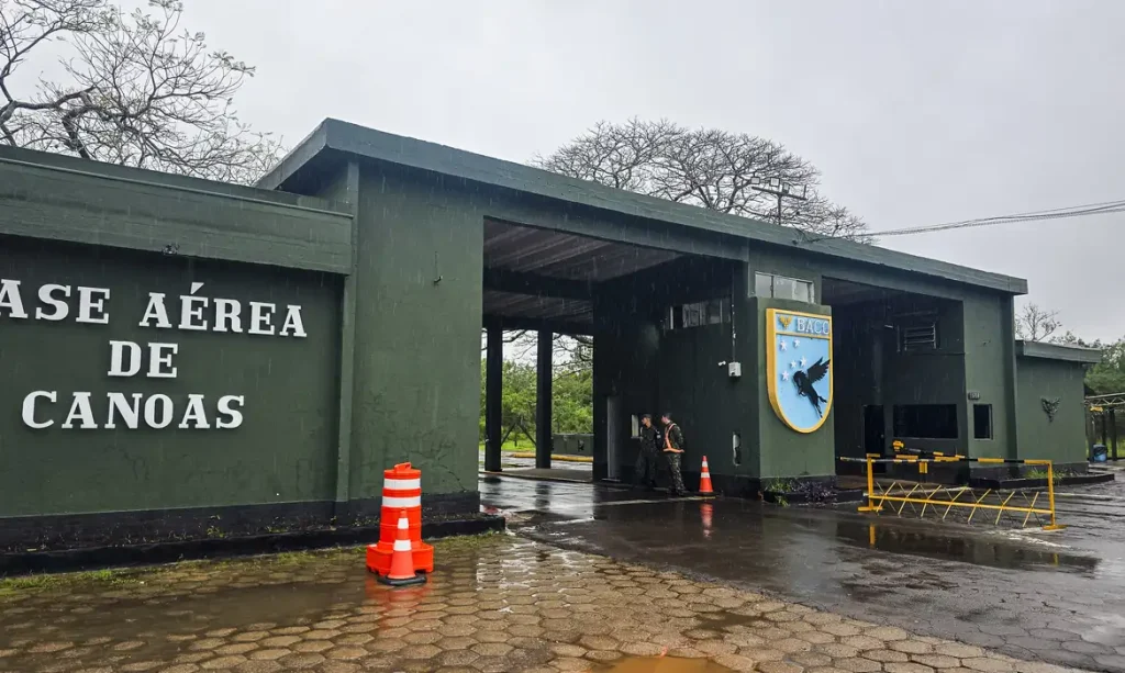 Base Aérea de Canoas inicia operação noturna Base Aérea de Canoas, voos noturnos, catástrofe climática