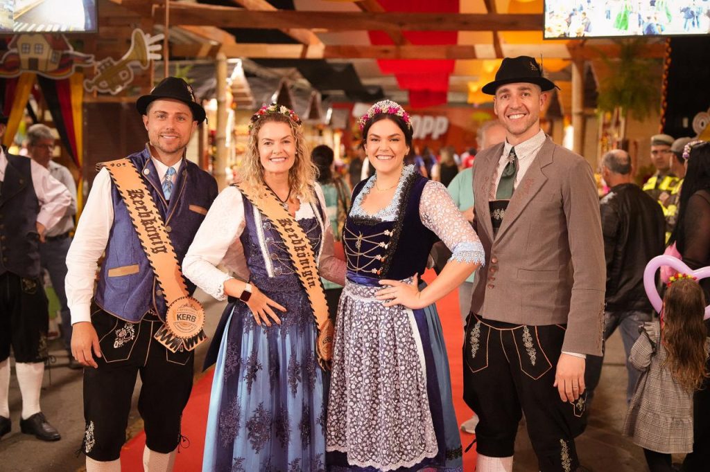 Luana Winter Weirich: “Kerb é a clara certeza da continuidade dessa história” Luana Winter Weirich Rainha do 41 Festival de Kerb Estância Velha com a corte Foto arquivo pessoal