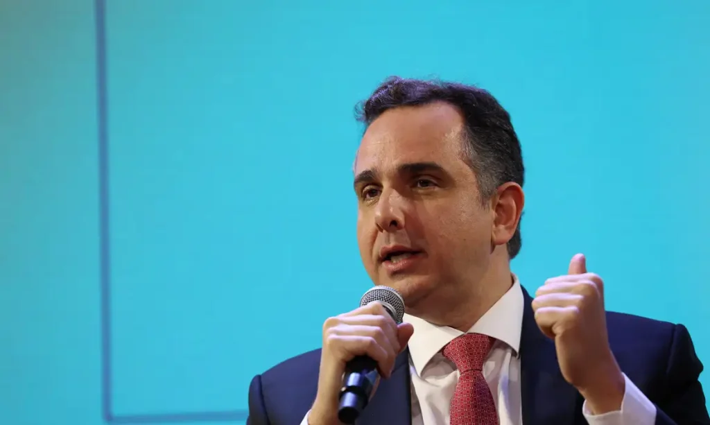 Pacheco atende setores, e adia votação sobre desoneração da folha Rodrigo Pacheco presidente do Senado 2024