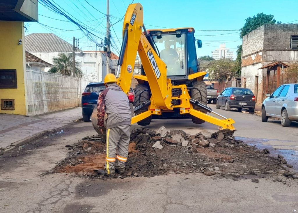 Operação Tapa-Buracos e recapeamento no pós-enchente Sao Lepoldo recuperacao da ruas apos enchente 2024