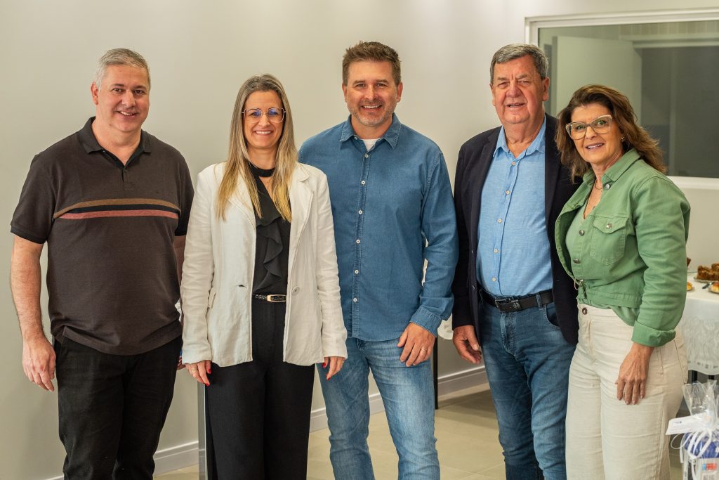 Colégio Santa Teresinha entrega um prédio inovador 1 Colegio Santa Terezinha Alexsandro Marta Eduardo Darcio e Carla