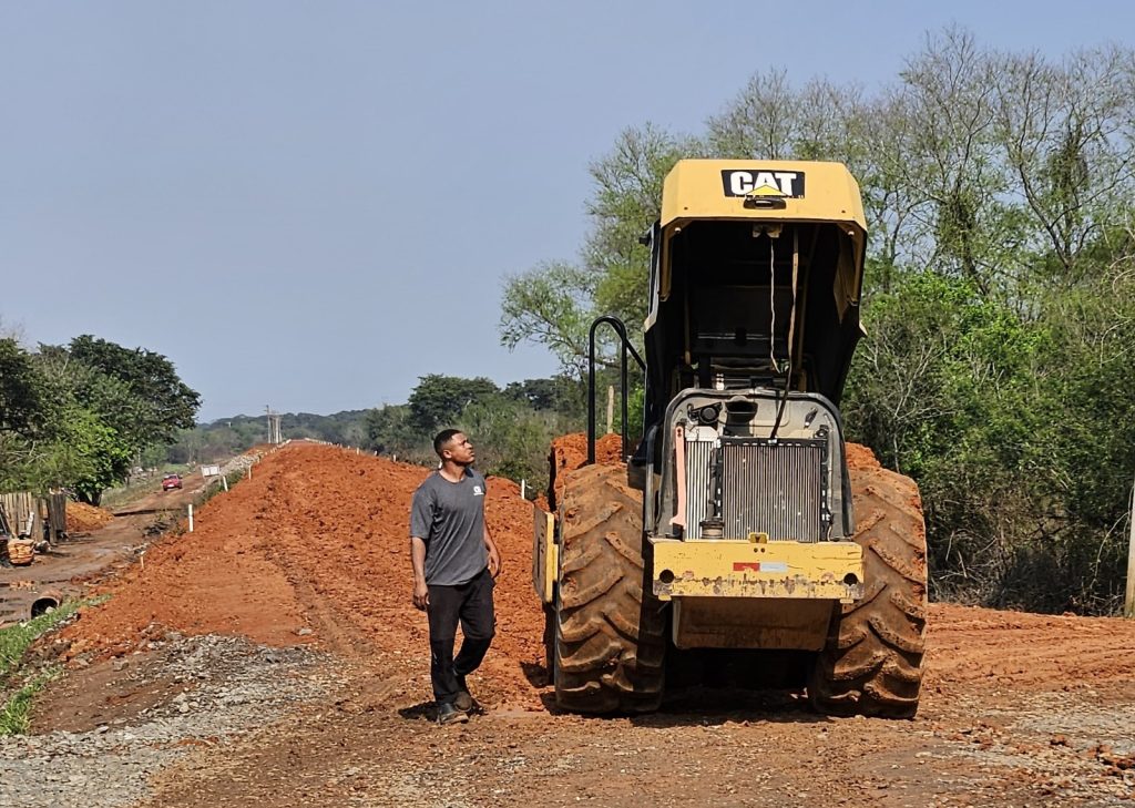Obras no dique de São Leopoldo avançam para novo trecho Obras de elevacao do dique no bairro Vicentina proximo a Casa de Bombas da Joao Correa