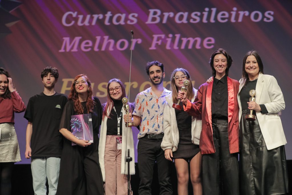 Produtores hamburguenses premiados no Festival de Gramado recebem o kikito de melhor filme