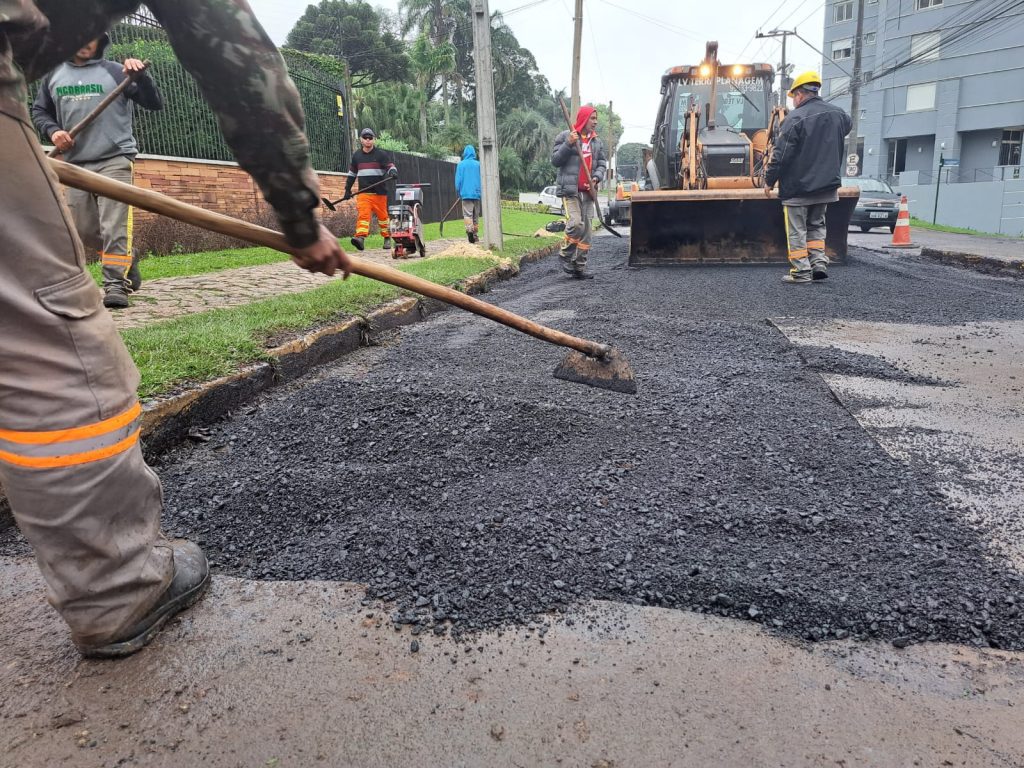 aplicação de asfalto - conserto de ruas - Novo Hamburgo
