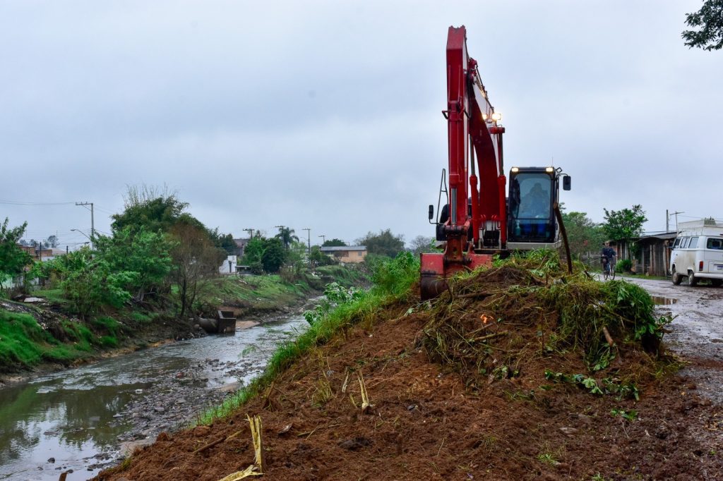 Prefeitura de Novo Hamburgo realiza obras de reparos no dique dique do bairro Santo Afonso em Novo Hamburgo - manutenção pós-enchentes