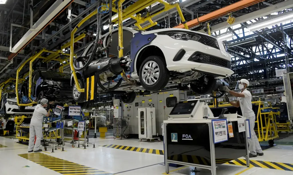 Indústria recua 1,4% em julho; com aumento anual de 3,2% indústria - setor economico - montadora de carros