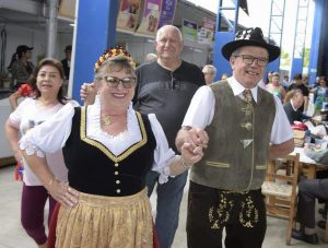 Nenhum de Nós abre Festa da Lavanda, com grande público 2 6a Festa Nacional da Lavanda 2024 Morro Reuter baile da terceira idade