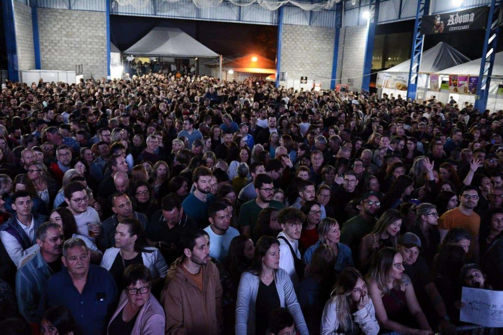 Nenhum de Nós abre Festa da Lavanda, com grande público 6ª Festa Nacional da Lavanda, em Morro Reuter - 2024 - público