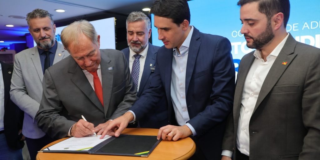 Concessão do porto em Arroio do Sal é assinada na Fiergs assinatura contrato novo porto em Arroio do Sal - foto divulgação Fiergs Foto: Dudu Leal