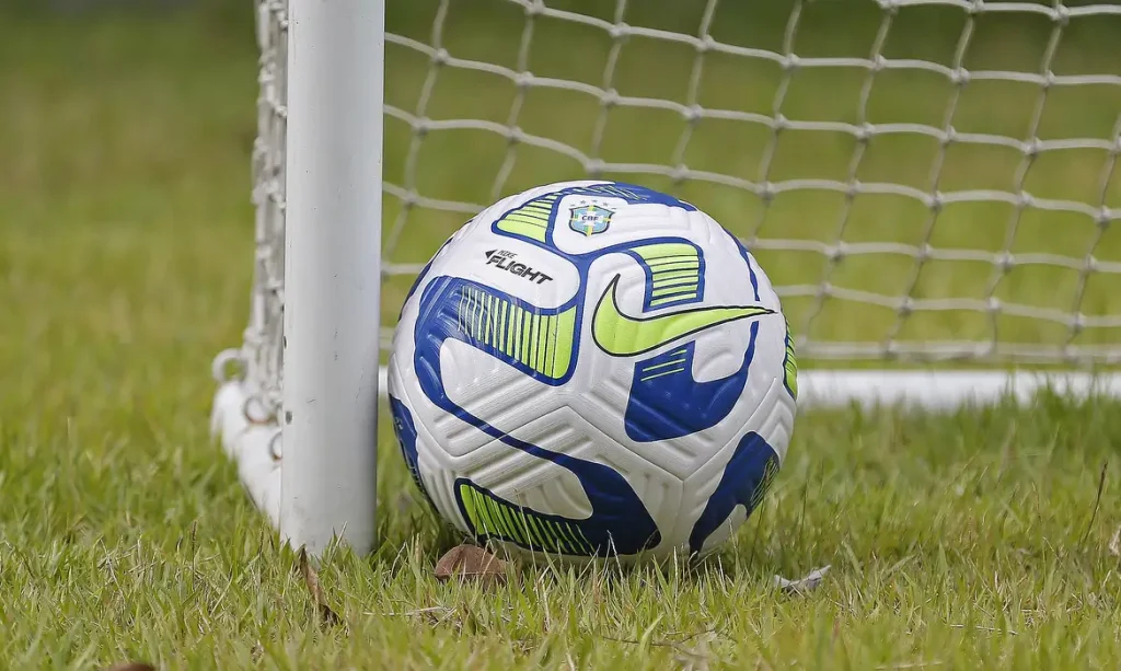 Cartão do Bolsa Família não poderá ser usado com “bets” bola de futebol - esporte