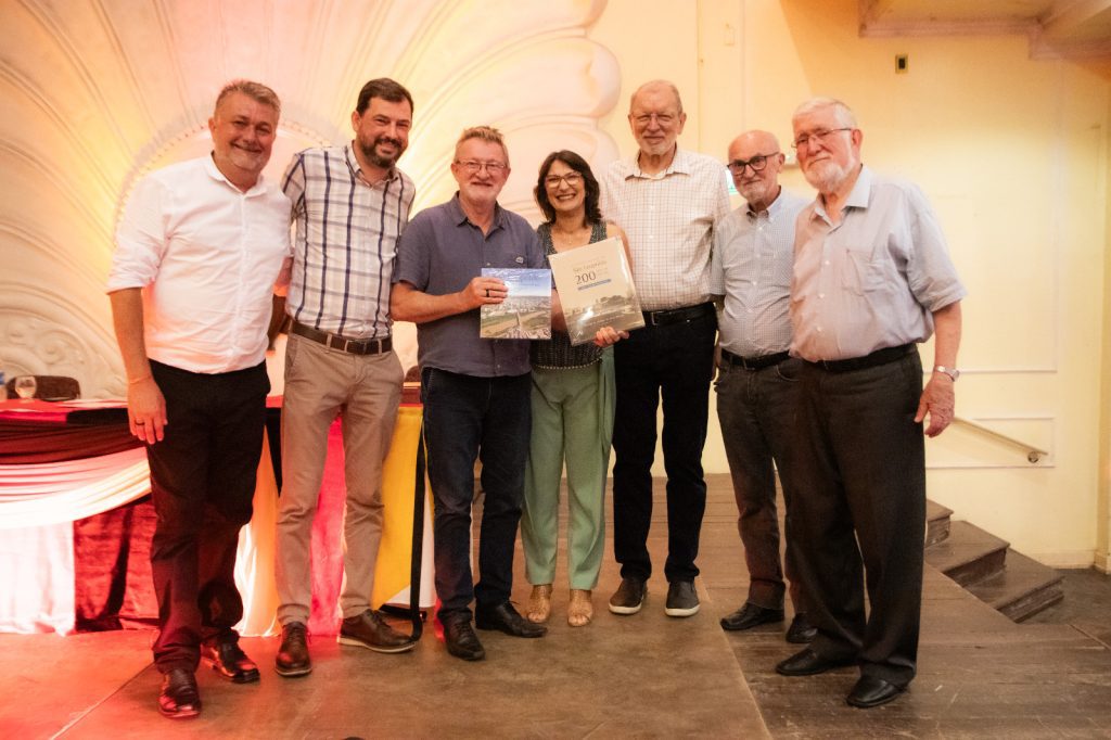 Livros históricos são lançados em comemoração ao bicentenário WhatsApp Image 2024 11 29 at 10.03.26