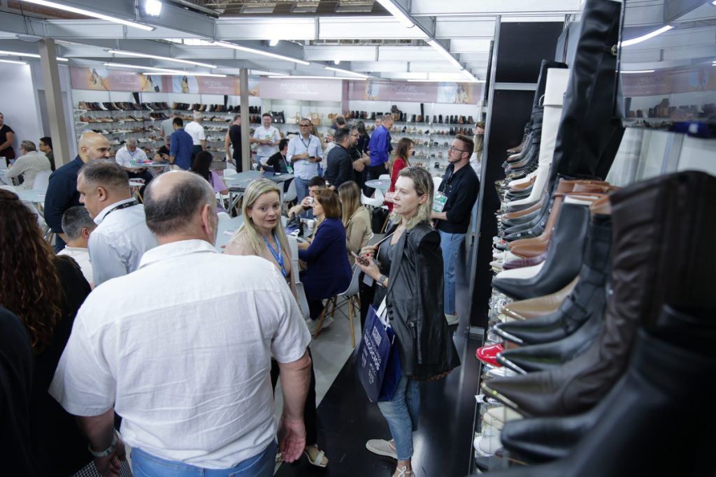 “Os lojistas estão aqui e estão comprando”: expositores da Zero Grau apontam perfil estratégico em negociações e assertivo nas escolhas de lojistas de calçados ZeroGrau
