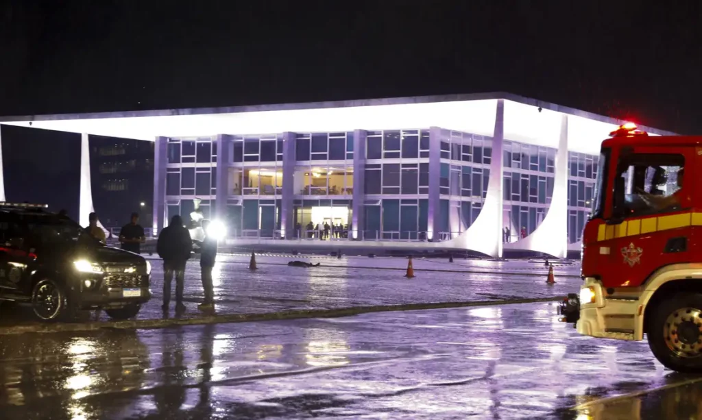 Explosões são ouvidas perto do STF; prédio é evacuado bomba