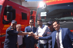 Corpo de Bombeiros Militar de Dois Irmãos recebe nova VTR 1 Maurício Saul, recebeu das mãos do governador do Estado, Eduardo Leite, a chave do novo caminhão