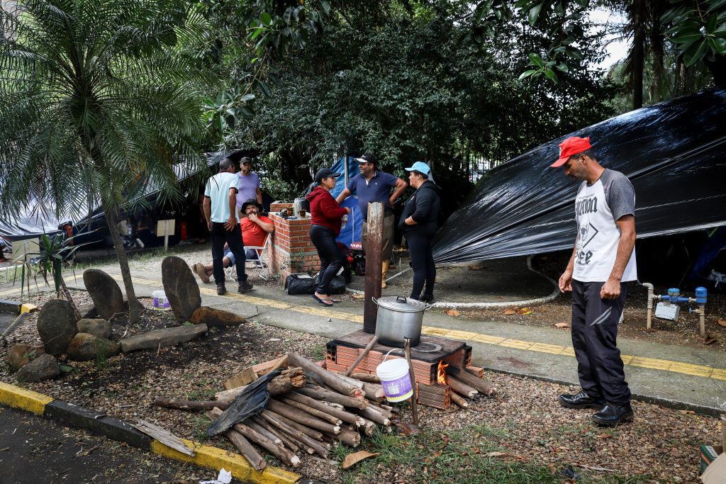 Famílias sem terra ocupam área em Pedras Altas IMG 5272