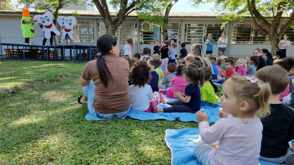 Programa de Saúde Bucal utiliza o Teatro Saúde Bucal em Sapianga - 1