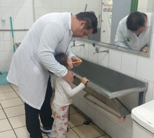 Programa de Saúde Bucal utiliza o Teatro 1 Saúde Bucal em Sapianga - 1