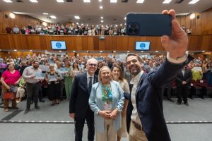 Maiores cidades não têm medalhas de vacinação 1 A iniciativa é uma parceria da Secretaria da Saúde com o Ministério Público do Rio Grande do Sul - Foto: Maurício Tonetto/Secom