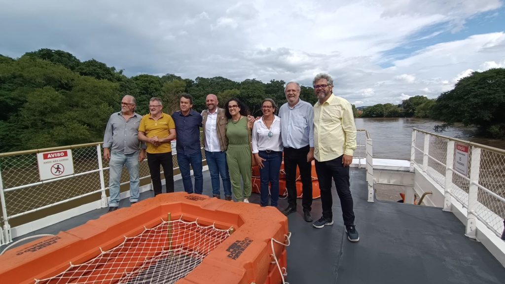 Barco-Escola Peixe Dourado é inaugurado com passeio no Rio dos Sinos WhatsApp Image 2024 12 16 at 11.28.46