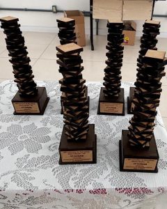 Premiação da 16ª Edição do Concurso de Narrativas 1 trófeu literatura Morro Reuter
