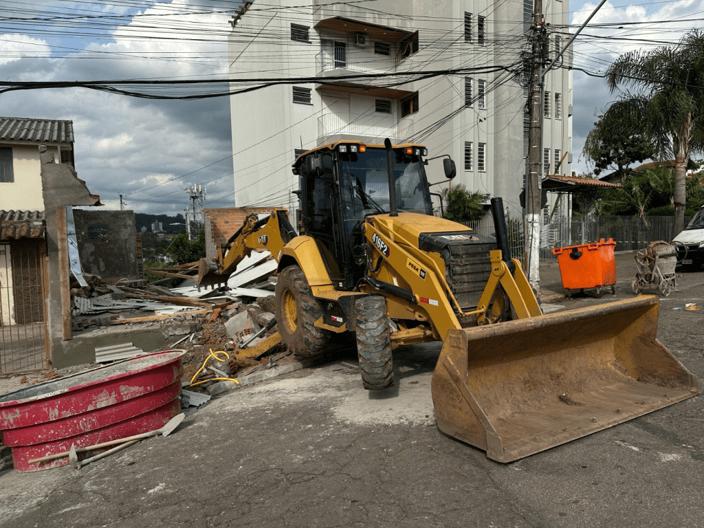 Construções irregulares são demolidas no bairro Operário imagem 2025 02 20 005917412
