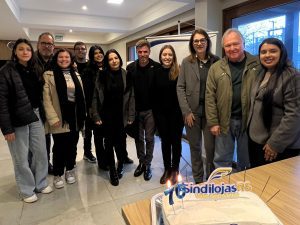 Equipe interna do Sindilojas Vale Germânico celebrando os 76 anos da entidade