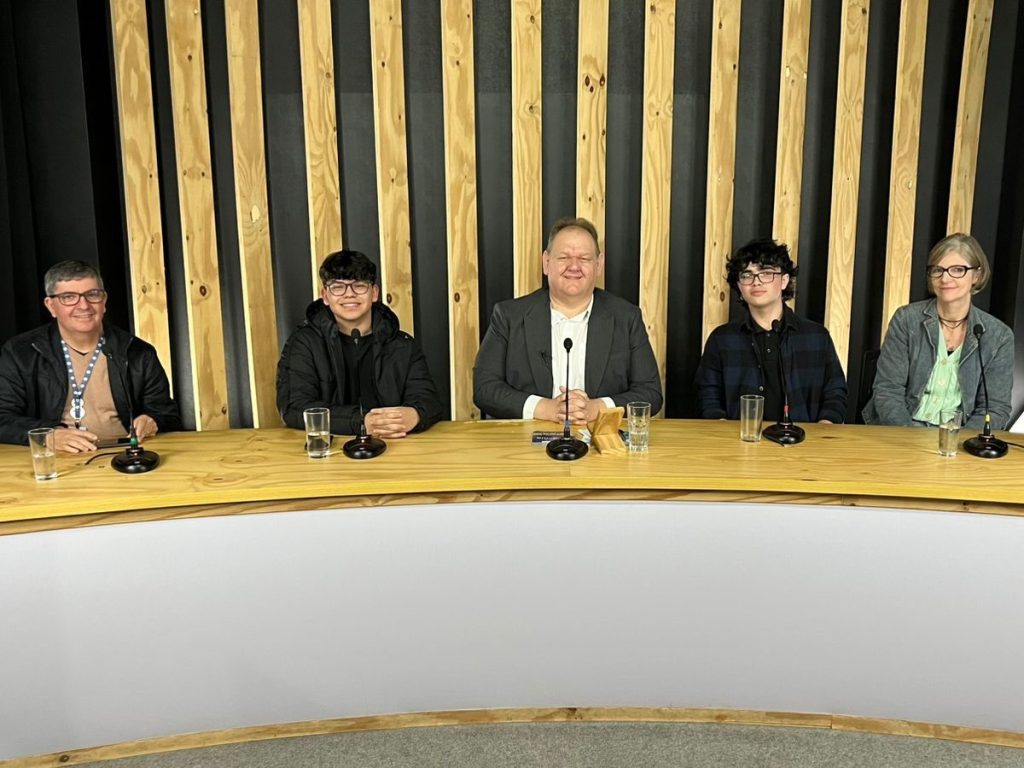 Estação Hamburgo, da Vale TV, em 22 de julho de 2025, recebeu jovens hamburguenses, diretor e professora do Seno Frederico Ludwig