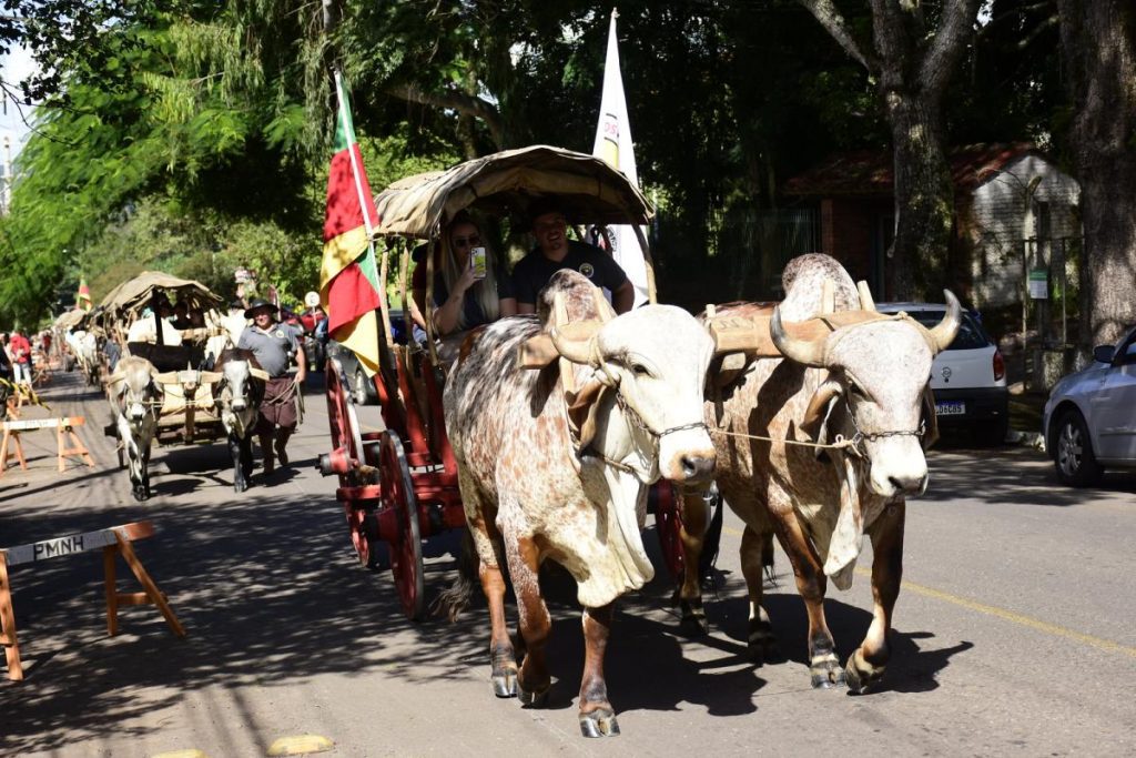 Devido a previsão de chuva neste fim de semana, a tradicional Festa do Colono da Lomba Grande foi adiada para o dia 2 de Agosto.