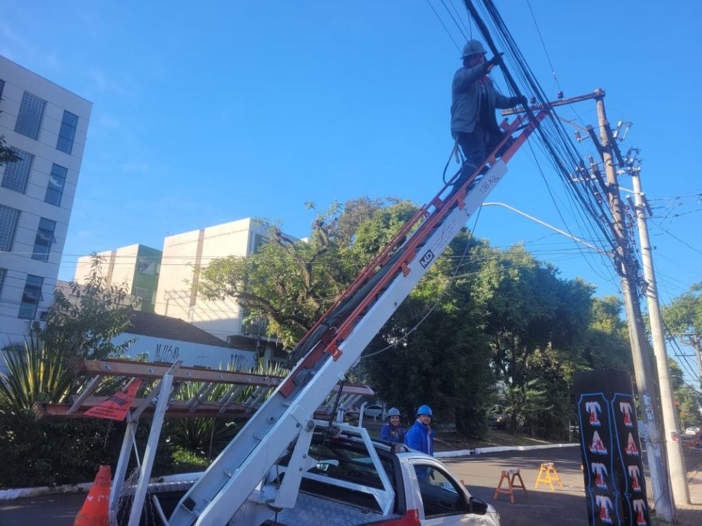 Chega ao fim mais uma etapa da retirada de fios na Avenida 1º de Março Retirada de Fios elétricos entra em nova etapa em Novo Hamburgo