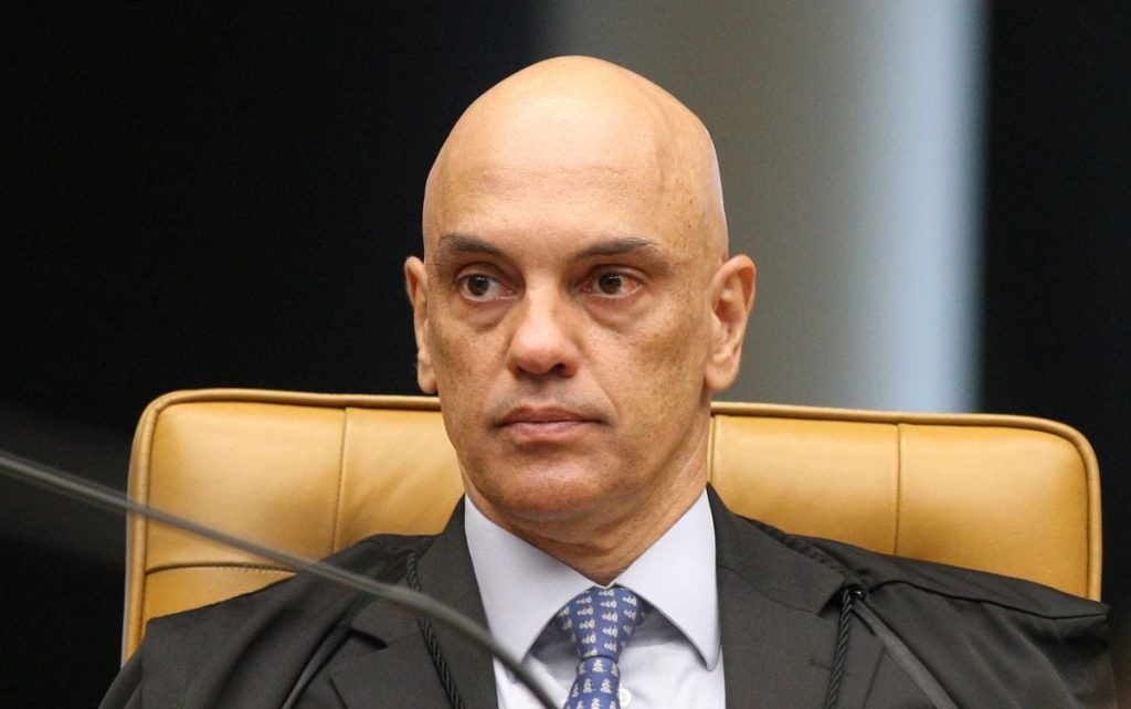 Oposição chega as 41 assinaturas necessárias para pedido de impeachment de Alexnadre de Moraes.