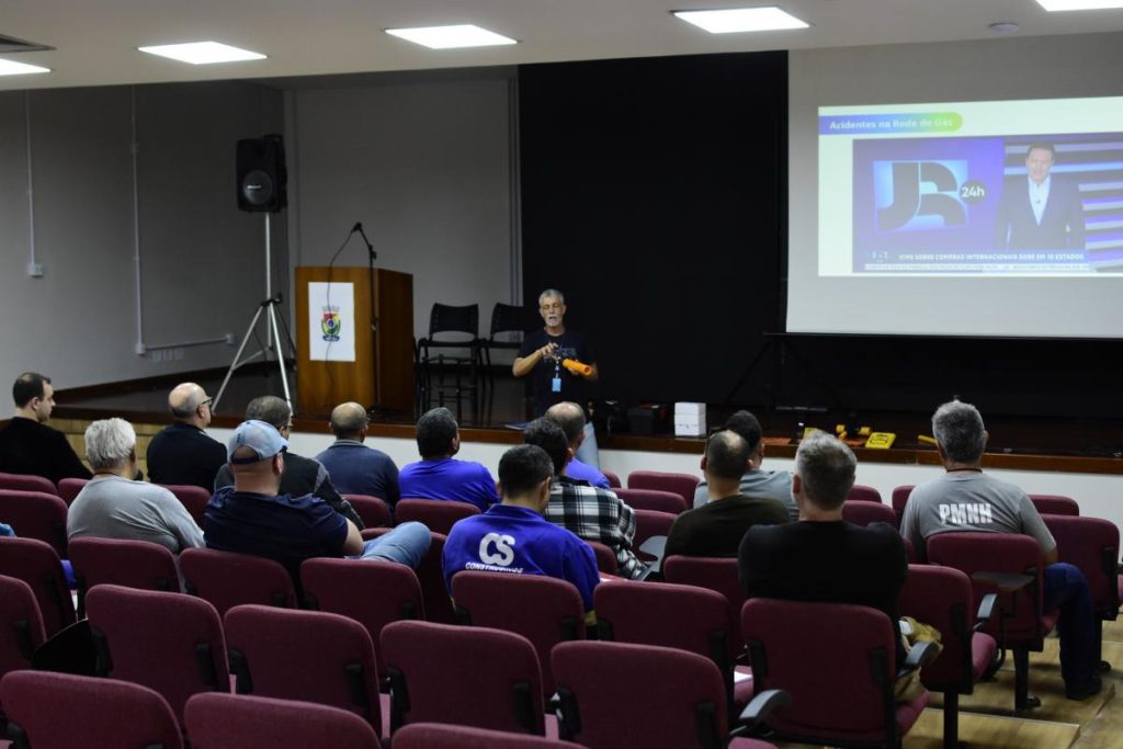Novo Hamburgo realiza capacitação de servidores sobre escavação de gás natural em obras do município.