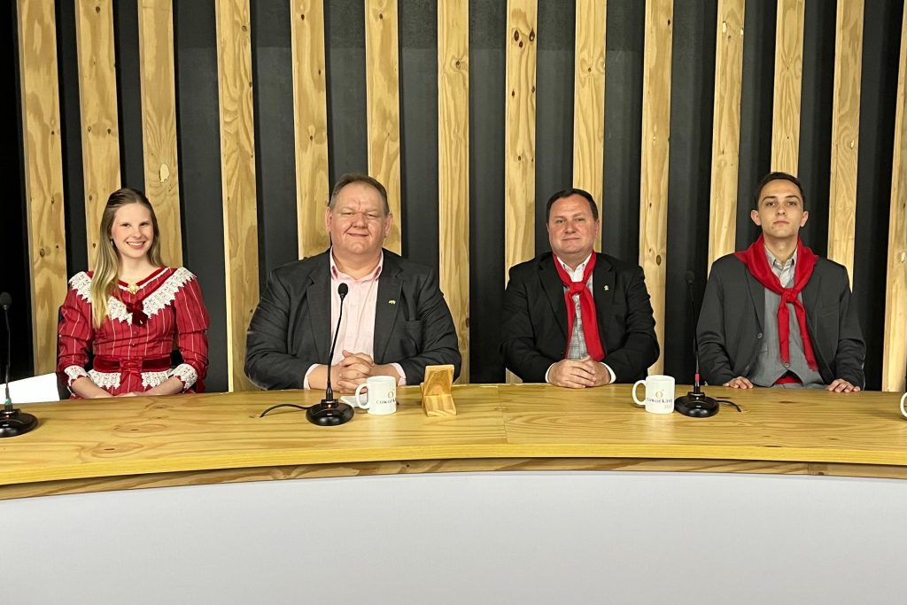 DTG Camboatá do Grêmio Atiradores apresentou coreografia inspirada na obra de Pedro Alves Filho