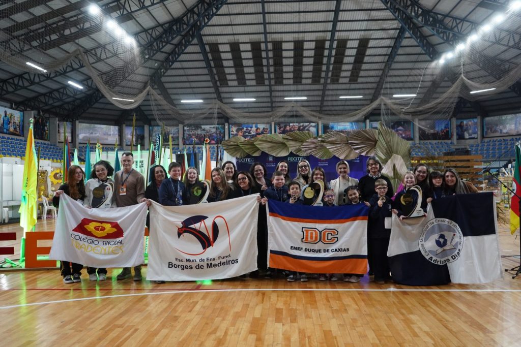 Feira de Ciência e Tecnologia de Campo Bom premia estudantes de Ensino Fundamental e Médio.