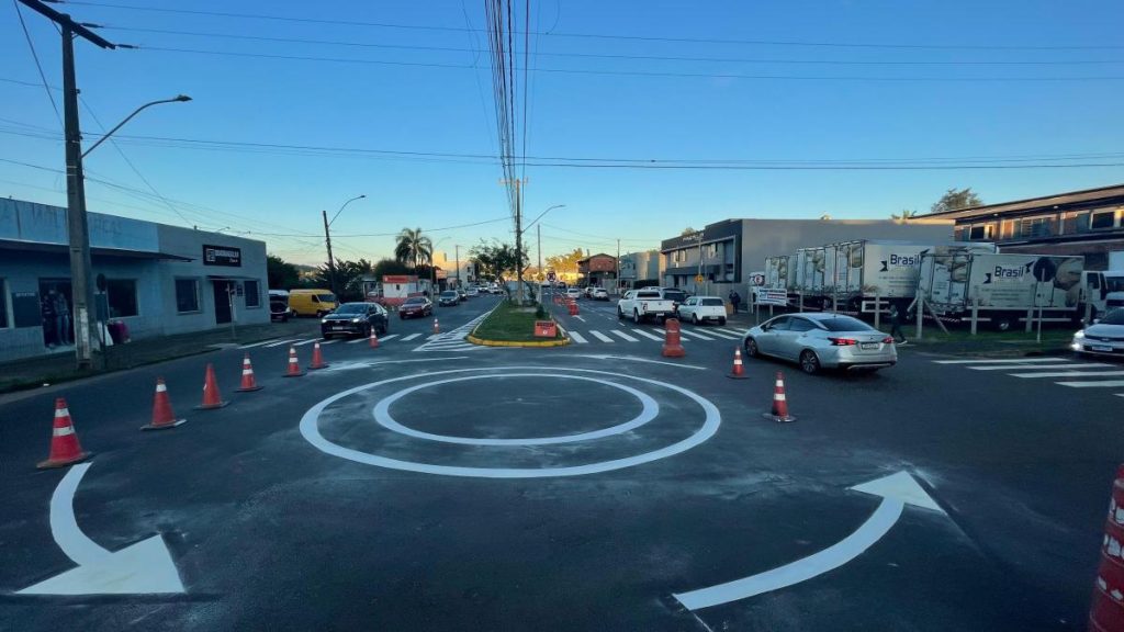 Nova pista na Rua Rincão é concluída e altera trânsito em Novo Hamburgo Prefeitura concluí nova pista na Rua Rincão em Novo Hamburgo