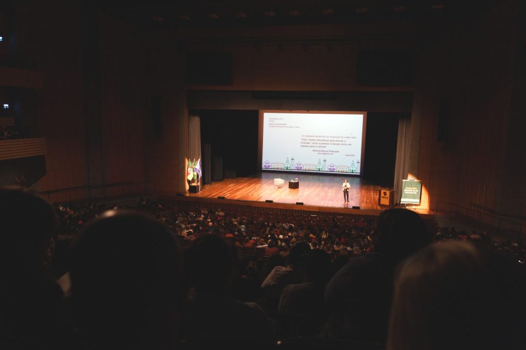 Seminário Municipal de Educação reúne mais de mil profissionais Cerca de 1.200 profissionais compareceram no Seminário Municipal de Educação de Campo Bom.