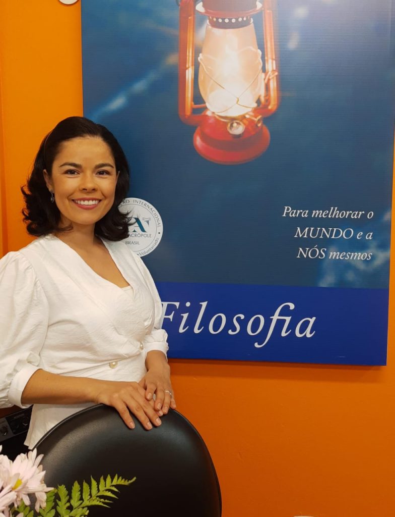 Nova turma do curso “Filosofia para Viver” inicia neste sábado (30) em São Leopoldo Ministrada pela professora Stephanie Silveira, o curso “Filosofia para Viver” é um convite à transformação pessoal por meio da filosofia prática. A nova turma inicia as aulas neste sábado (30) às 10h30 na sede Nova Acrópole São Leopoldo, localizada na Rua Lindolfo Collor, 230 – Centro.