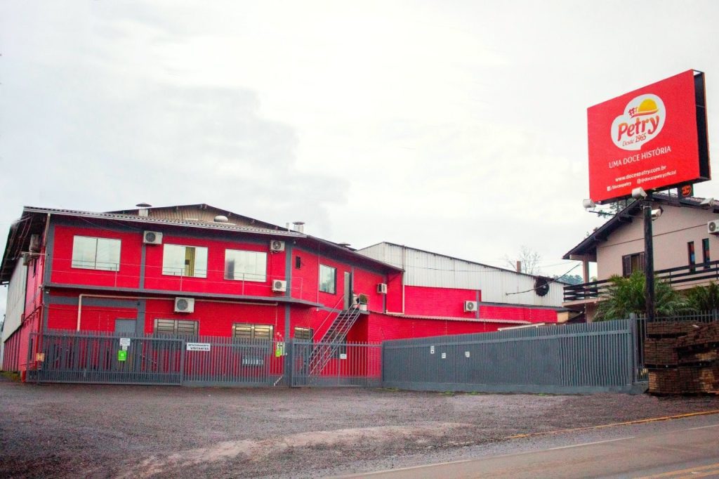 Petry Sabores celebra 60 anos de tradição e inovação no mercado alimentício Fachada da sede da Petry Sabores, crédito Divulgação