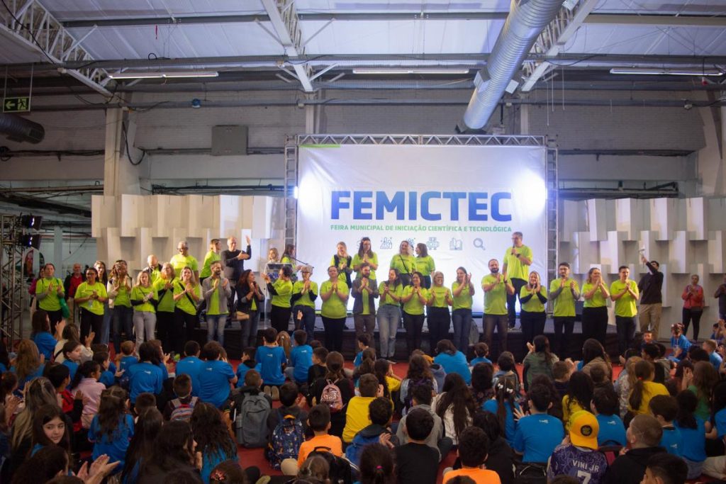 Feira Municipal de Iniciação Científica reúne 800 estudantes na Fenac.