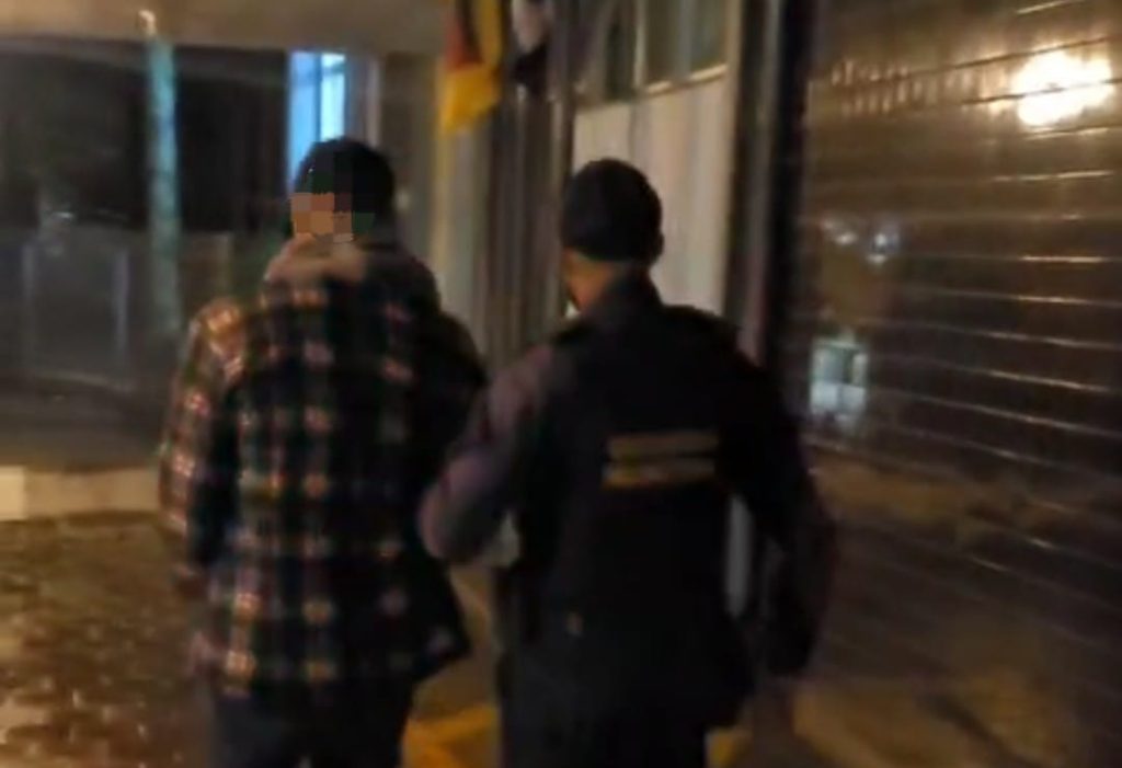 Homem é preso em flagrante por agredir ex-companheira em Novo Hamburgo Homem é preso por agressão à ex-companheia em Novo Hamburgo.