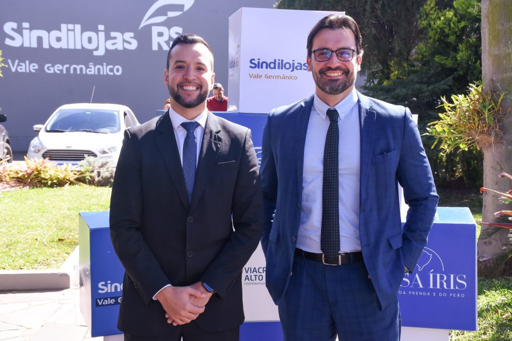 Pejotização de serviços é destaque na Semana do Contador do Sindilojas Vale Germânico Palestra sobre pejotização com Italo Bronzatti e Alexandre Pienis na Semana do Contador. Foto: Fabio Winter/Sindilojas