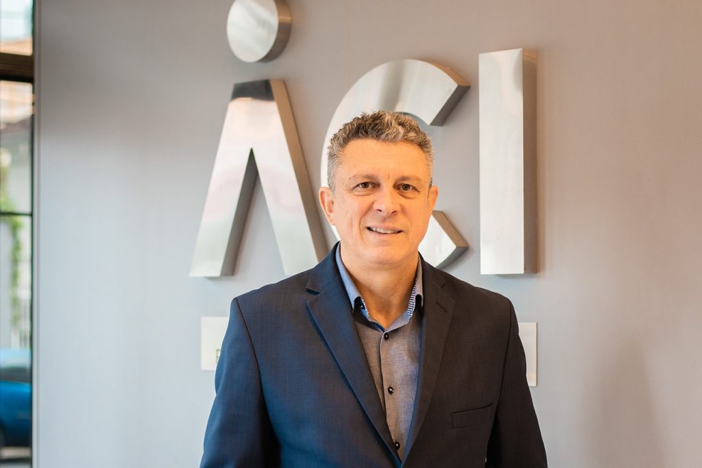 Robinson Klein é reeleito presidente da ACI para o biênio 2026/2027 Robson Klein é reeleito presidente da ACI.